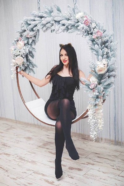 Alluring Marina, 35 y.o. from Kherson, Ukraine with Black hair — VeronikaLove