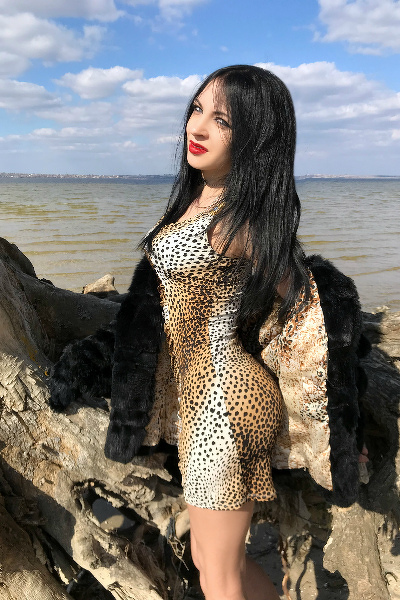 Alluring Marina, 35 y.o. from Kherson, Ukraine with Black hair — VeronikaLove