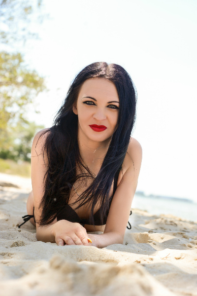 Alluring Marina, 35 y.o. from Kherson, Ukraine with Black hair — VeronikaLove