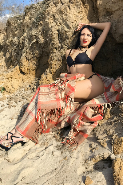 Alluring Marina, 35 y.o. from Kherson, Ukraine with Black hair — VeronikaLove