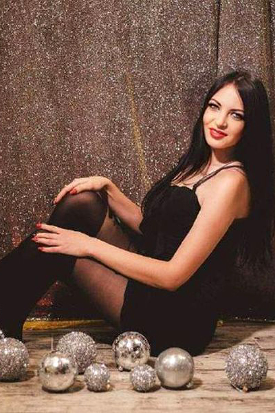 Alluring Marina, 35 y.o. from Kherson, Ukraine with Black hair — VeronikaLove