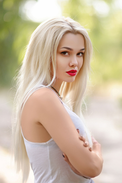 Radiant Charm: Sofiya, 27 y.o. from Zaporizhzhia, Ukraine — VeronikaLove