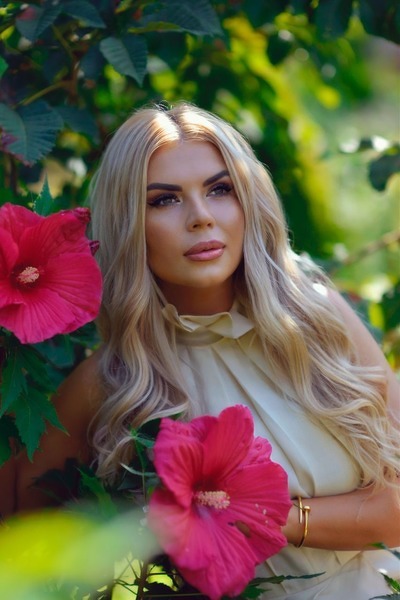 Enigmatic Allure: Irina, 38 y.o. from Kharkiv, Ukraine — VeronikaLove