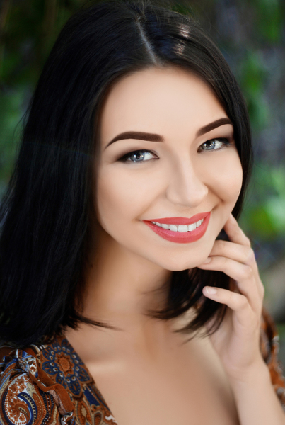 Graceful Yulia, 28 y.o. from Mykolaiv, Ukraine with Grey hair — VeronikaLove