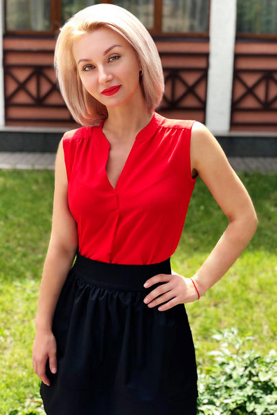 Radiant Allure: Yulia, 42 y.o. from Zaporizhzhia, Ukraine — VeronikaLove