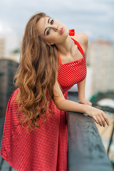 Whimsical Anna, 31 y.o. from Kyiv, Ukraine with Chestnut hair — VeronikaLove