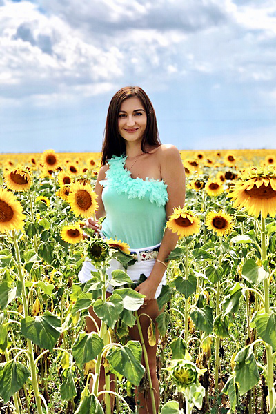 Enchanting Presence: Anastasiya, 40 y.o. from Kyiv, Ukraine — VeronikaLove