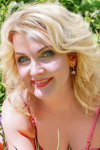 Radiant Yulia, 48 y.o. from New York, United States with Blonde hair — VeronikaLove