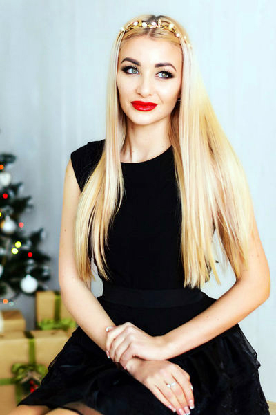 Graceful Radiance: Tatiana, 35 y.o. from Kyiv, Ukraine — VeronikaLove