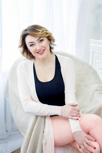 Graceful Charm: Nina, 44 y.o. from Kyiv, Ukraine — VeronikaLove