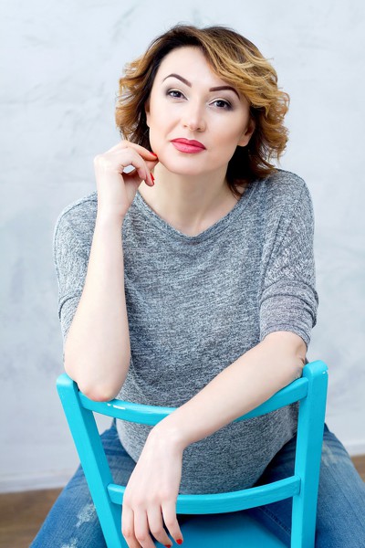 Graceful Charm: Nina, 44 y.o. from Kyiv, Ukraine — VeronikaLove