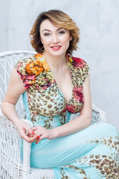 Graceful Charm: Nina, 44 y.o. from Kyiv, Ukraine — VeronikaLove