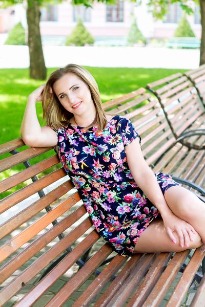 Graceful Radiance: Tatyana, 40 y.o. from Kyiv, Ukraine — VeronikaLove