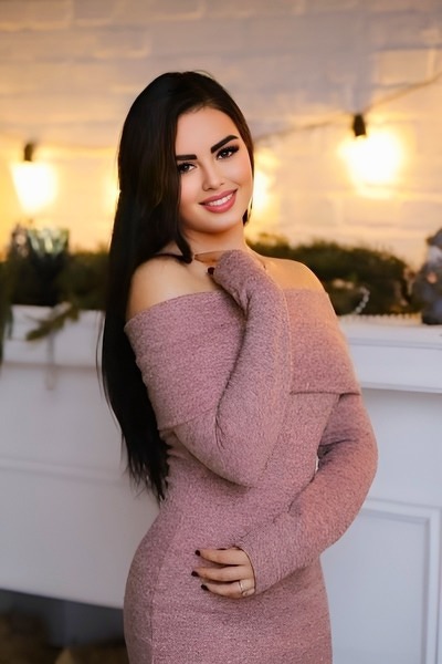 Vibrant Karyna, 24 y.o. from Bila Tserkva, Ukraine with Chestnut hair — VeronikaLove