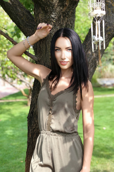 Dazzling Elena, 38 y.o. from Kherson, Ukraine with Brown hair — VeronikaLove