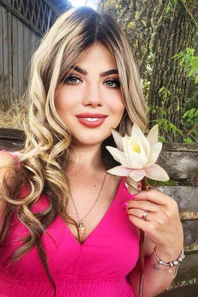 Whimsical Kristina, 32 y.o. from Dnipro, Ukraine with Light-brown hair — VeronikaLove