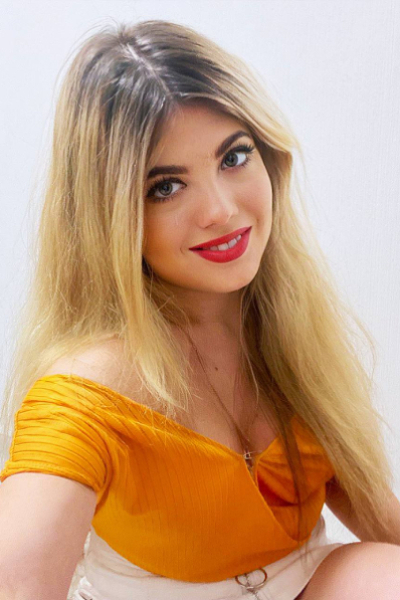 Whimsical Kristina, 32 y.o. from Dnipro, Ukraine with Light-brown hair — VeronikaLove