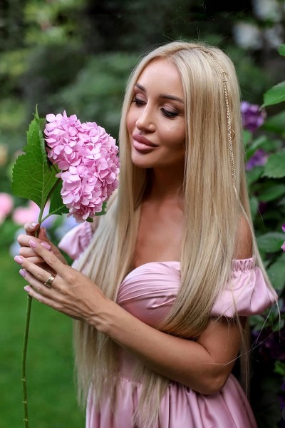 Elegant Enchantment: Alla, 34 y.o. from Vinnytsia, Ukraine — VeronikaLove