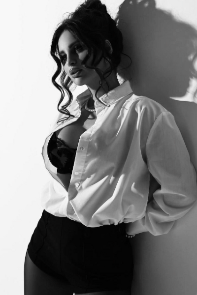 Alluring Aleksandra, 39 y.o. from Kyiv region, Ukraine with Black hair — VeronikaLove