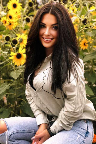 Alluring Aleksandra, 37 y.o. from Lviv, Ukraine with Black hair — VeronikaLove