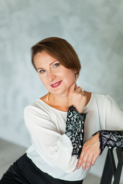 Graceful Allure: Yana, 48 y.o. from Zaporizhzhia, Ukraine — VeronikaLove