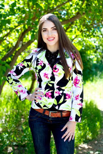 Elegant Nina, 36 y.o. from Kyiv, Ukraine with Brown hair — VeronikaLove