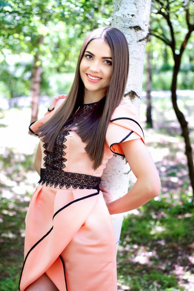 Elegant Nina, 36 y.o. from Kyiv, Ukraine with Brown hair — VeronikaLove