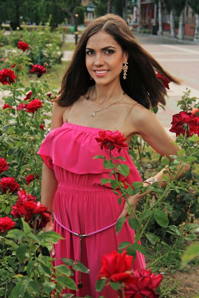 Elegant Nina, 36 y.o. from Kyiv, Ukraine with Brown hair — VeronikaLove