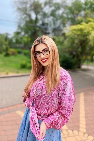 Whimsical Wonder: Katerina, 32 y.o. from Mykolaiv, Ukraine — VeronikaLove