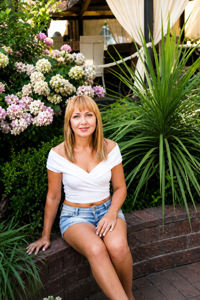 Ethereal Veronika, 49 y.o. from Dnipro, Ukraine with Chestnut hair — VeronikaLove