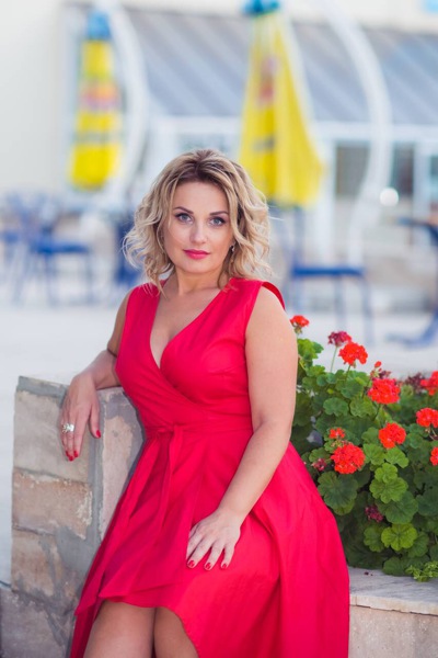 Radiant Oksana, 47 y.o. from Kherson, Ukraine with Blonde hair — VeronikaLove