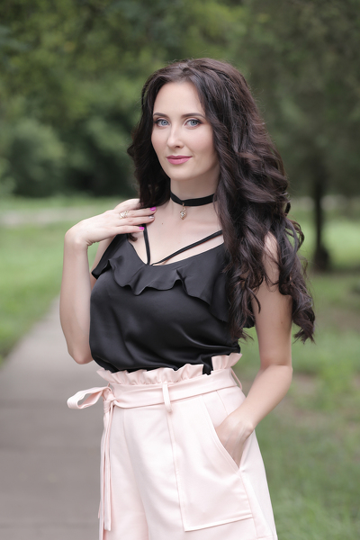 Captivating Elegance: Darya, 32 y.o. from Dnipro, Ukraine — VeronikaLove