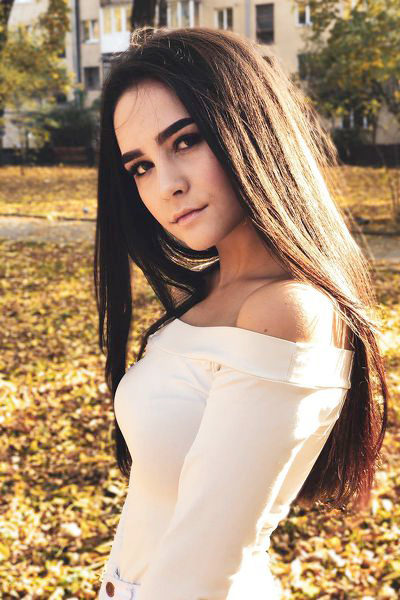 Charming Natalia, 26 y.o. from Ivano-Frankivsk, Ukraine with Dark-brown hair — VeronikaLove