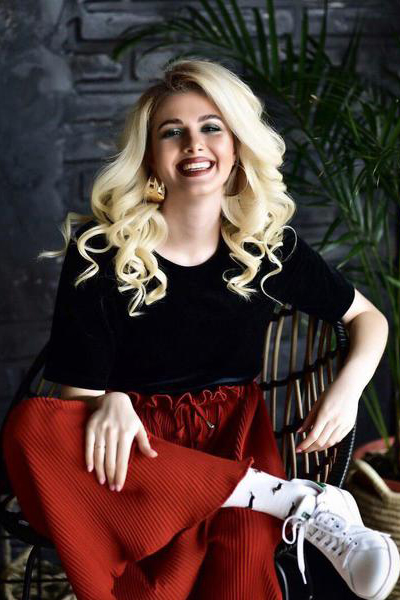 Vivacious Juliya, 27 y.o. from Poltava, Ukraine with Blonde hair — VeronikaLove