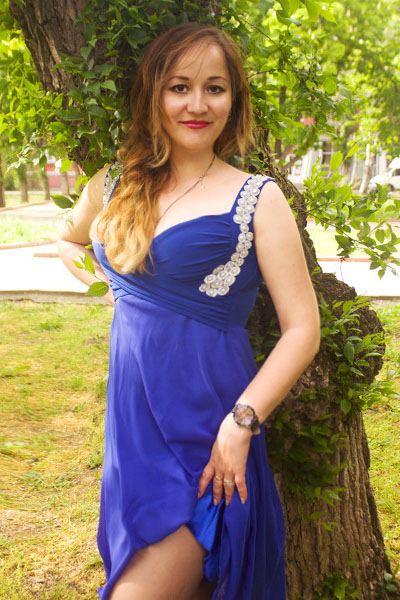 Graceful Zarema, 35 y.o. from Chernihiv, Ukraine with Light-brown hair — VeronikaLove