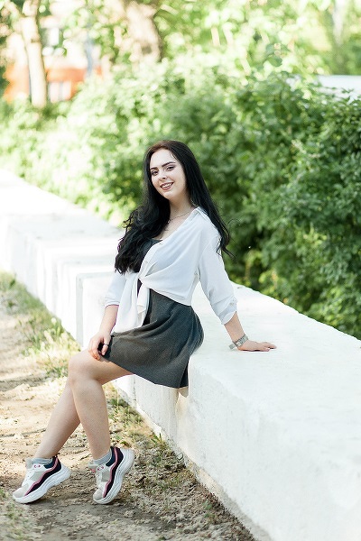 Timeless Elegance: Yuliia, 23 y.o. from Kyiv, Ukraine — VeronikaLove