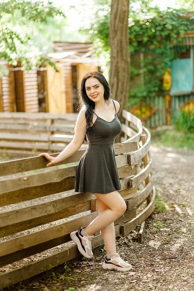 Timeless Elegance: Yuliia, 23 y.o. from Kyiv, Ukraine — VeronikaLove