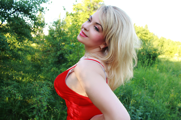 Enigmatic Larisa, 54 y.o. from Liverpool, United Kingdom with Blonde hair — VeronikaLove