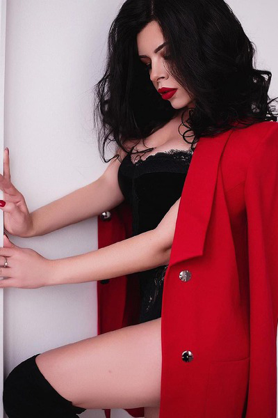 Captivating Elegance: Yulia, 37 y.o. from Dnipro, Ukraine — VeronikaLove