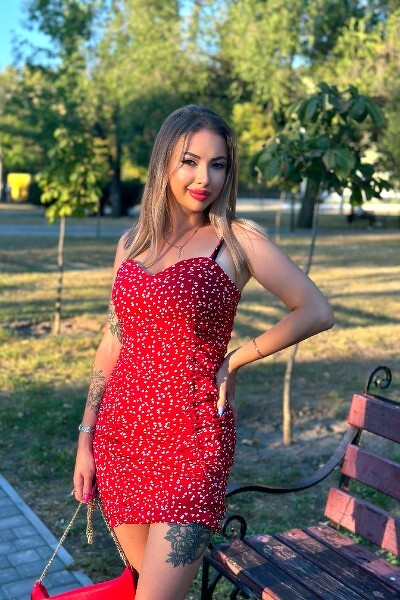 Captivating Elegance: Veronika, 23 y.o. from Mykolaiv, Ukraine — VeronikaLove