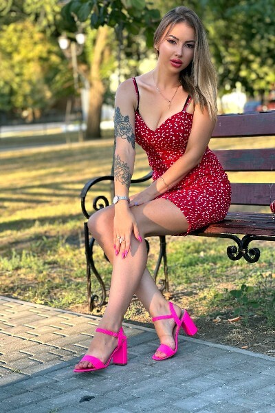 Captivating Elegance: Veronika, 23 y.o. from Mykolaiv, Ukraine — VeronikaLove