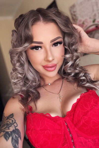 Captivating Elegance: Veronika, 24 y.o. from Mykolaiv, Ukraine — VeronikaLove