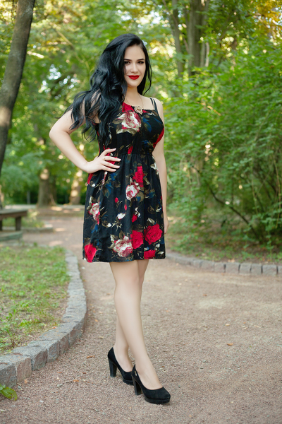 Elegant Mariya, 27 y.o. from Uman, Ukraine with Black hair — VeronikaLove