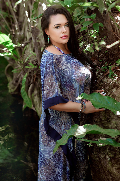 Radiant Anna, 39 y.o. from Kharkiv, Ukraine with Black hair — VeronikaLove