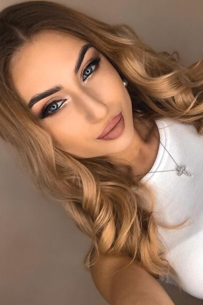 Ethereal Elegance: Alina, 24 y.o. from Kyiv, Ukraine — VeronikaLove