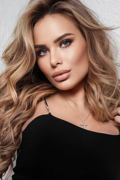 Glamorous Presence: Maria, 35 y.o. from Krakow, Poland — VeronikaLove