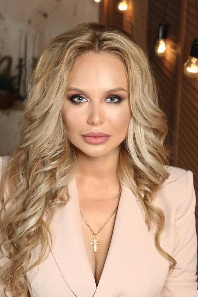 Glamorous Presence: Maria, 35 y.o. from Krakow, Poland — VeronikaLove