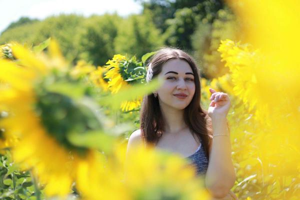 Vibrant Julia, 23 y.o. from Dnipro, Ukraine with Brown hair — VeronikaLove