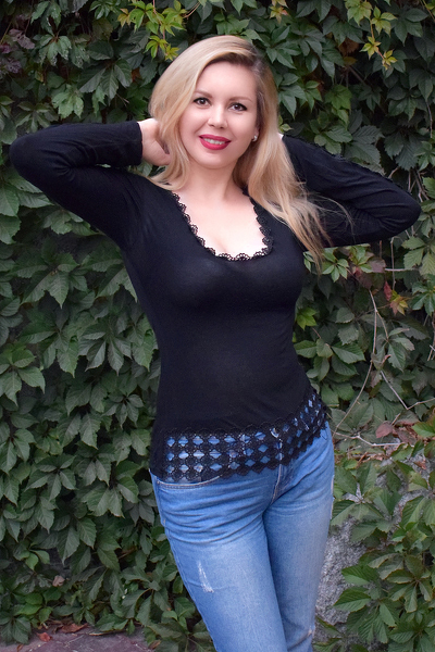 Captivating Aura: Larisa, 46 y.o. from Uman, Ukraine — VeronikaLove