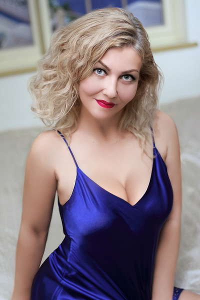 Graceful Presence: Nataliya, 50 y.o. from Kremenchuk, Ukraine — VeronikaLove